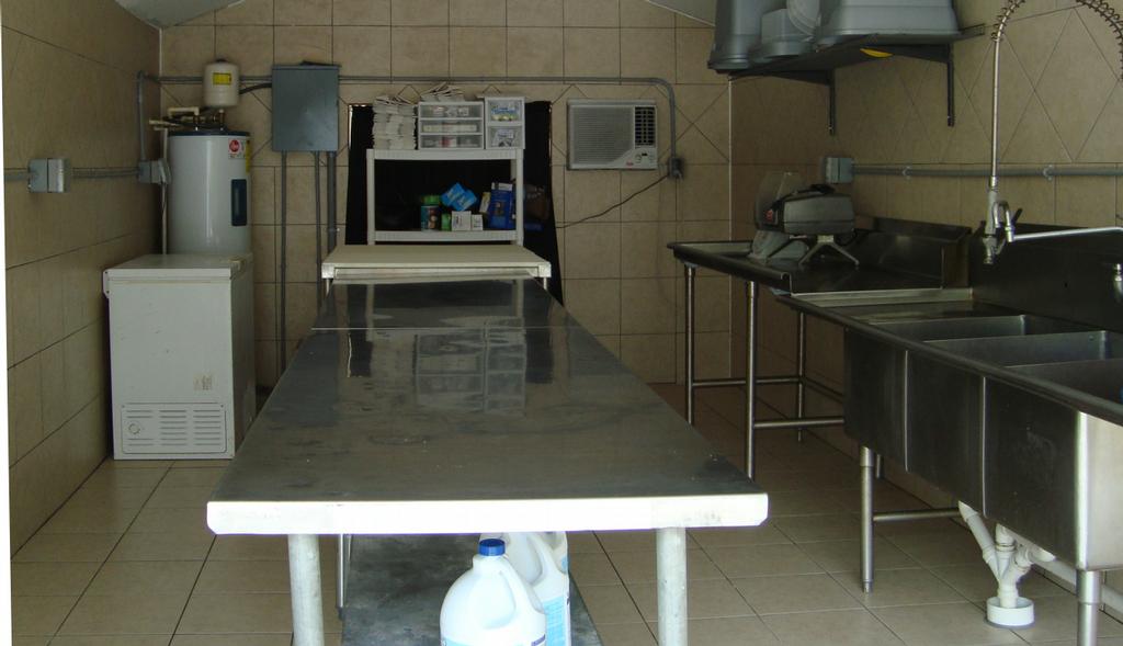 Skinning Room 3 from Central Florida Trophy HuntsAlligator & Wild